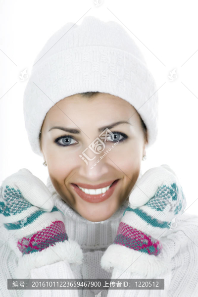 穿著白色毛衣的漂亮女人