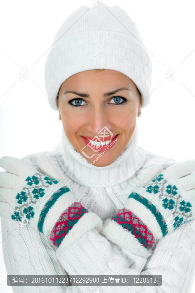 穿著白色毛衣的漂亮女人