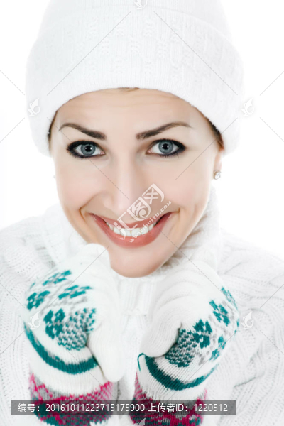 穿著白色毛衣的漂亮女人