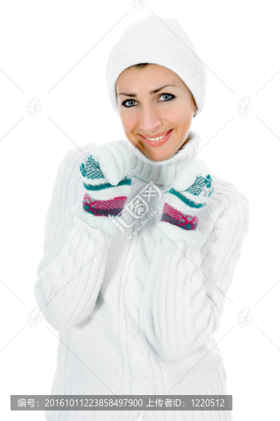 穿著白色毛衣的漂亮女人