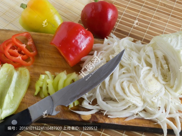 餐桌上的綠色食品生菜