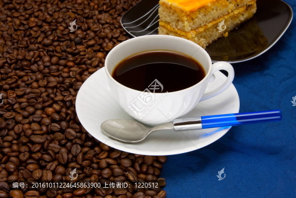 咖啡杯和谷物