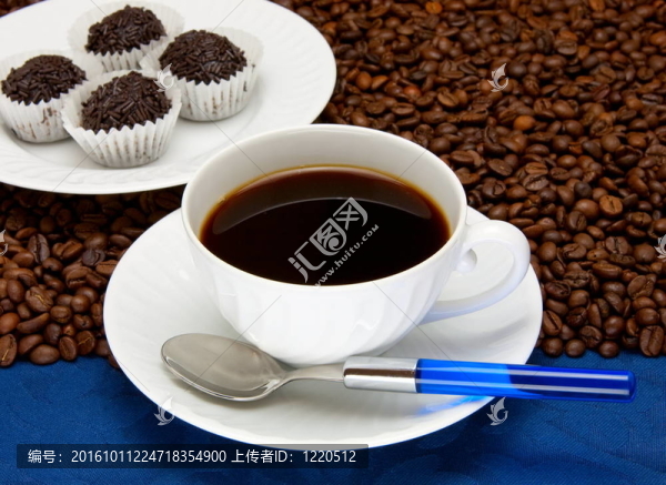 咖啡杯和谷物