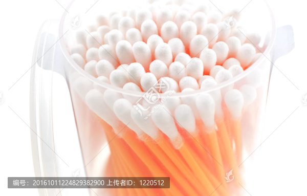 透明塑料盒中的棉花花蕾