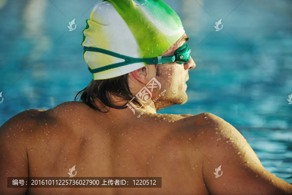 游泳運(yùn)動(dòng)員