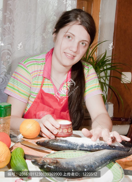 女孩是腌鯡魚