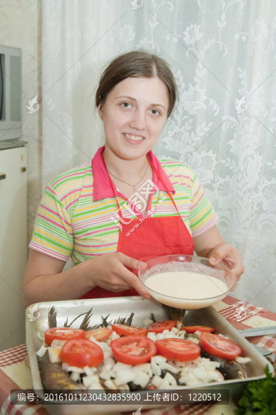 做飯的女孩