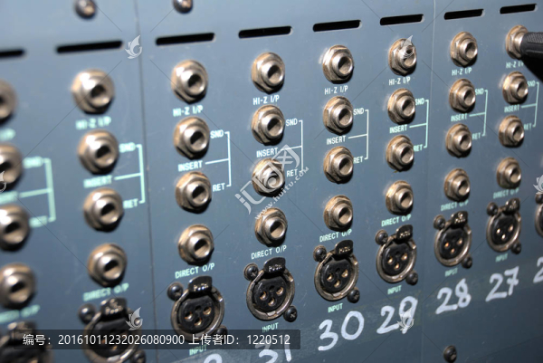 工作室XRL電纜接線板。