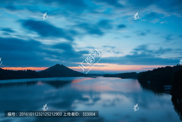 湖泊夕陽(yáng)