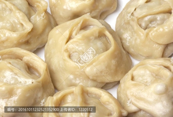 大的肉餃子