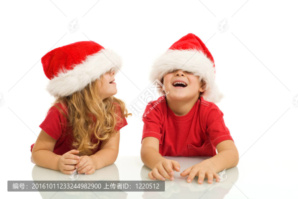 帶著圣誕帽的孩子們
