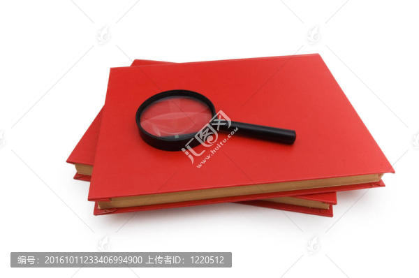 放大鏡在書堆上