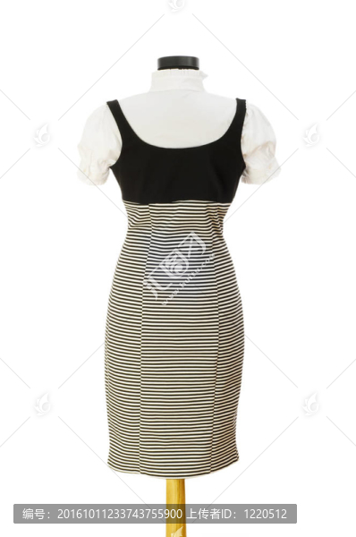 白衣上的女人的衣服