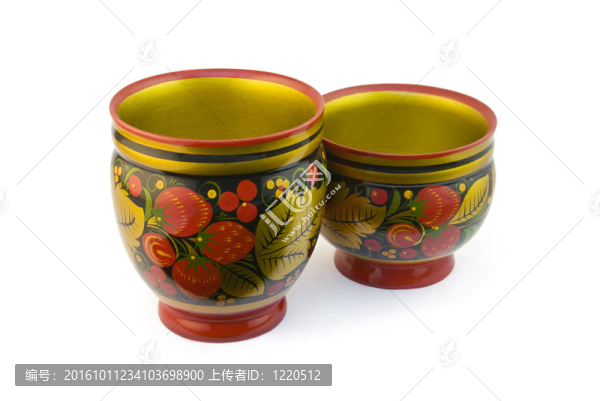 兩個(gè)彩繪木杯