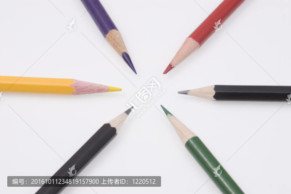 六彩色鉛筆