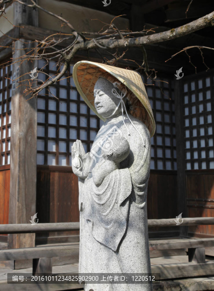 在日本傳統(tǒng)的日本高山寺的宗教雕像