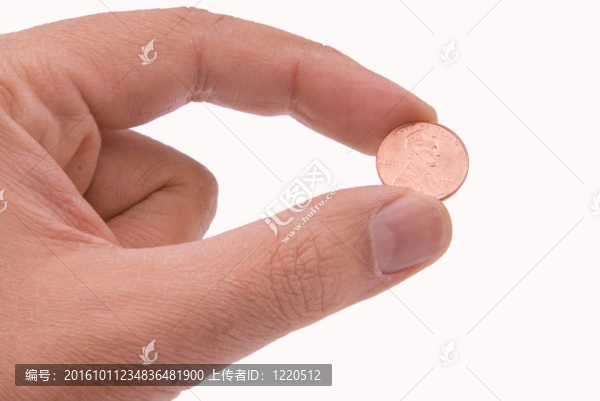 由兩個手指所舉行的硬幣