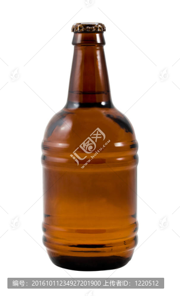 在白色背景上的一瓶啤酒