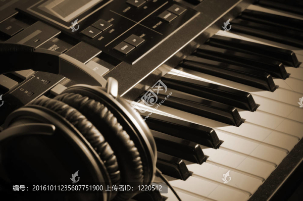 老式合成器鍵盤