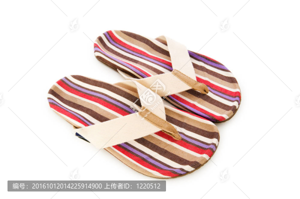 白色背景上的夏日鞋