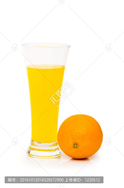 白色背景上的橙色雞尾酒