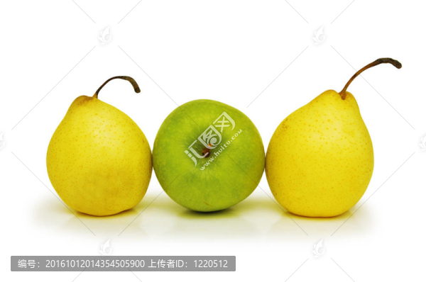 兩個(gè)黃色的梨和綠色的蘋(píng)果在白色上分離