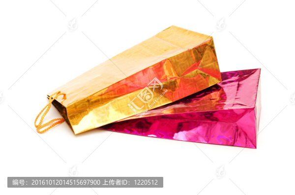 白色背景上的彩色袋子