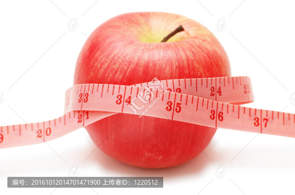 紅蘋果和白色隔離帶