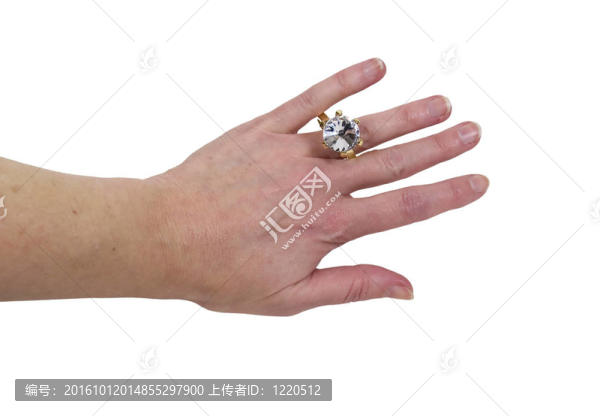 戴著訂婚戒指
