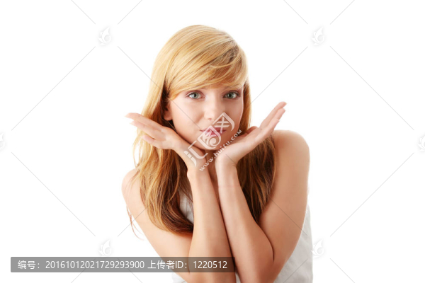 年輕漂亮的金發(fā)少女