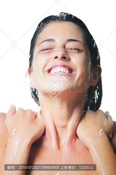 年輕漂亮的女人洗澡