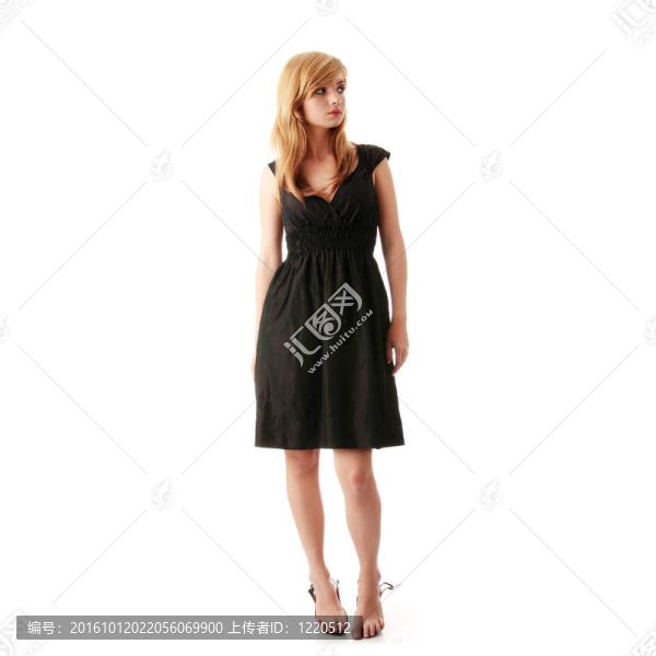 穿著黑色優(yōu)雅的衣服的女孩