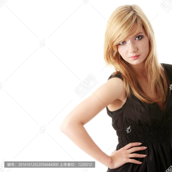 穿著黑色優(yōu)雅的衣服的女孩
