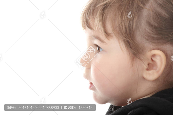 一個(gè)2歲的女孩的肖像