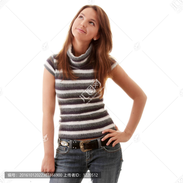 年輕女子抬頭