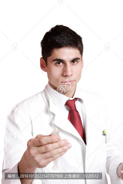 醫(yī)生拿著注射器