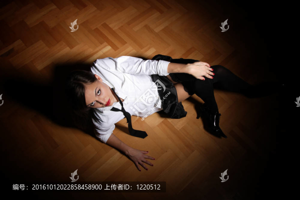 穿著短衣服的性感女人