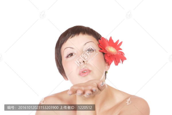 在溫泉前的美麗女人的肖像
