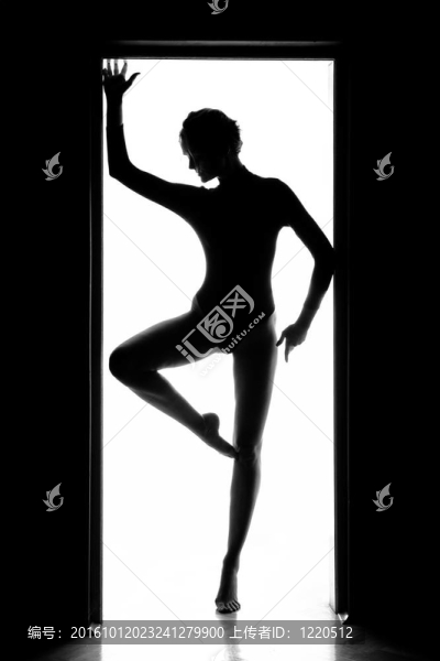 一個(gè)美麗的年輕女人的輪廓