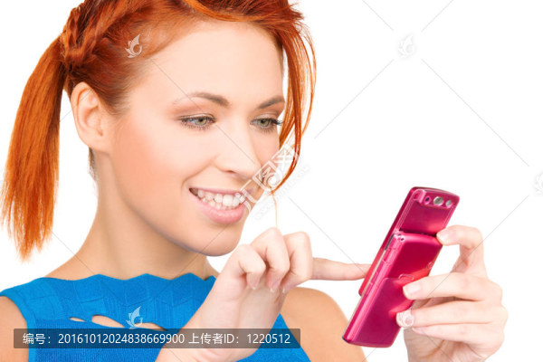快樂女人用手機