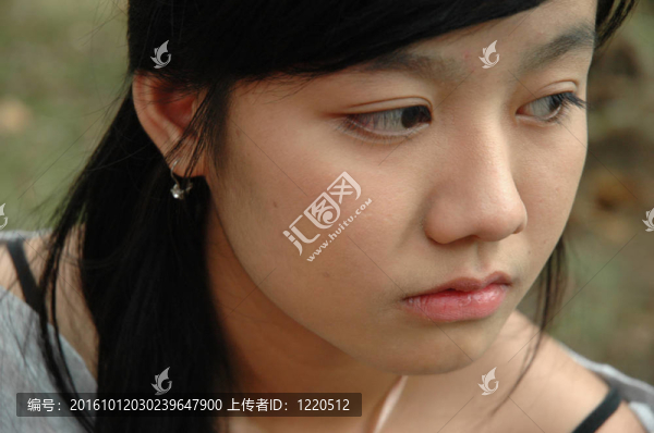 年輕的女士尋找的東西