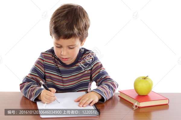 可愛的男孩學習