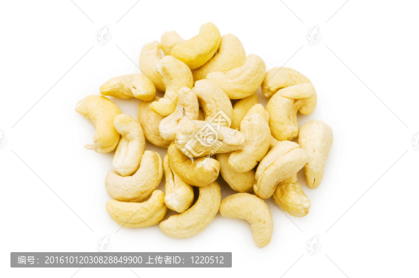 腰果孤立在白色背景