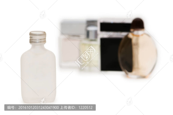 白色的香水瓶