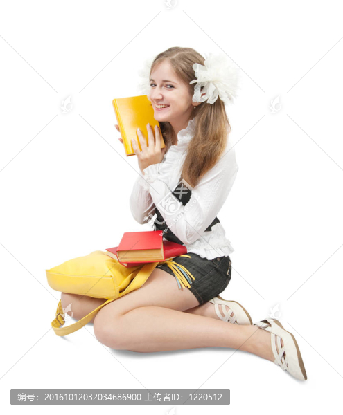 帶書的年輕女孩