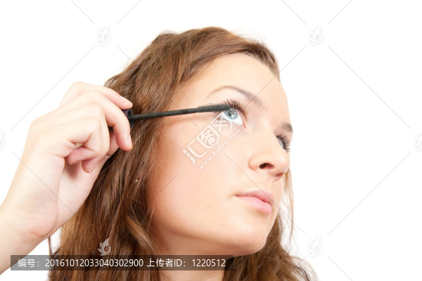 女孩把睫毛膏。
