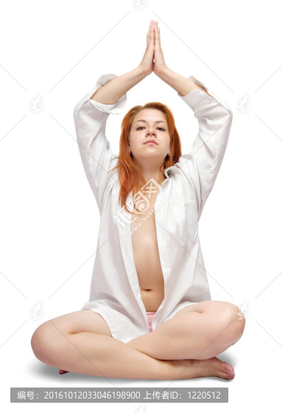 紅頭發(fā)的女孩做瑜伽