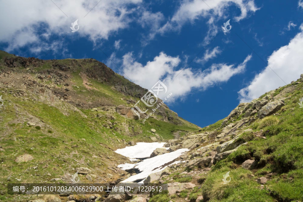 夏季高山步行