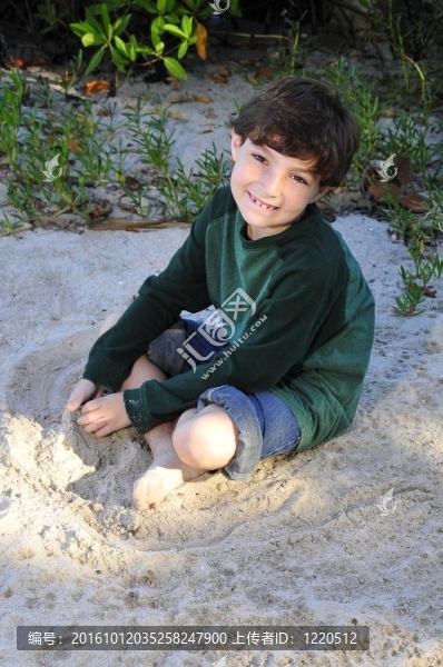 男孩在Beach