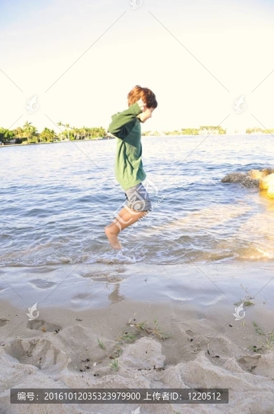 男孩在Beach